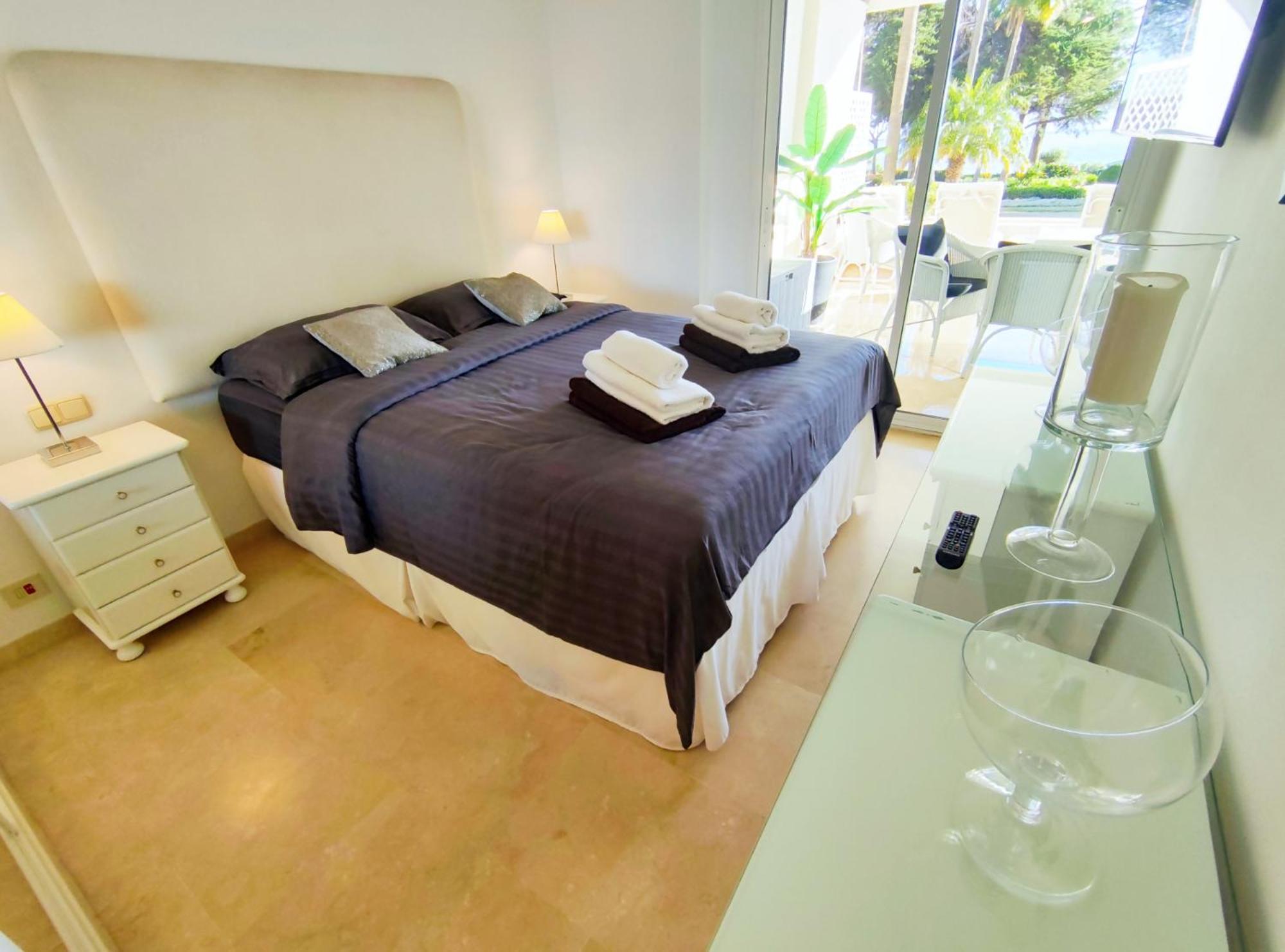 Luxury Frontline Residence Ehhouse Естепона Екстериор снимка